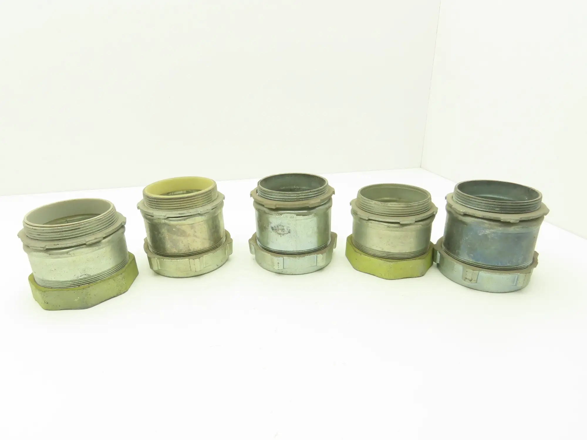 3-1/2" EMT Conduent Compression Connector Assorted 2 Insulated Throat Lot of 5