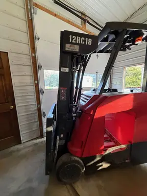 Used RAYMOND 4250-C35QM 3-Wheel Stand up Electric Counterbalance Forklifts Kentucky US | Trustworthy Equipment #1403630