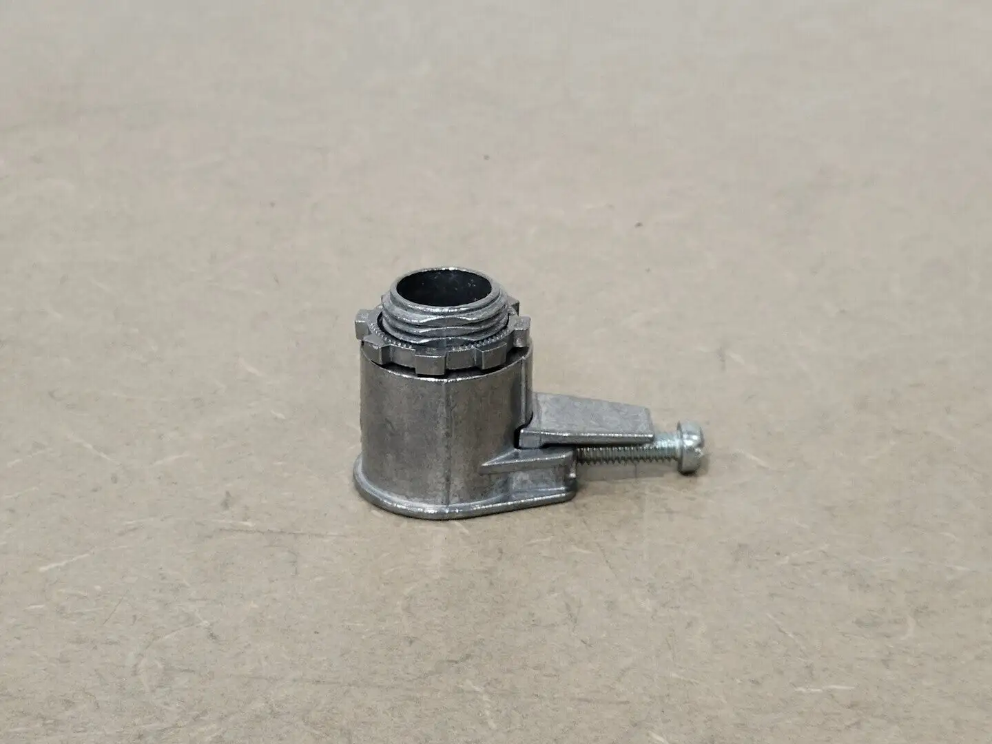 NEW THOMAS & BETTS CI-71
