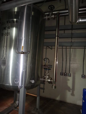 664 Gallon 304 Stainless Vertical Tanks