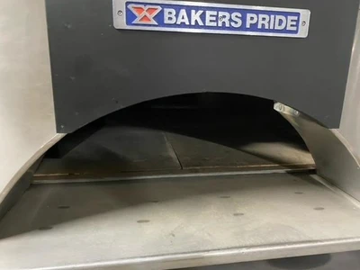 72-0241 Bakers Pride FC-816 Gas Pizza Deck Oven