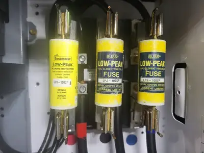 MCC Unit 100/200 Amp Disconnect Switch