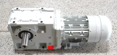 NEW LENZE GKS07-3M-VBR-112C22 GEARBOX GKS073MVBR112C22