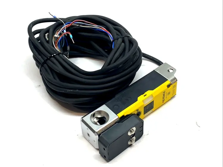 Used KEYENCE SAFETY INTERLOCK SWITCH POWER-TO-RELEASE NPN IP69K Relays & Switches | Maverick Industrial Sales #1099788