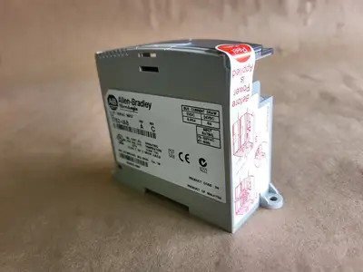 NEW ALLEN-BRADLEY 1762-IA8