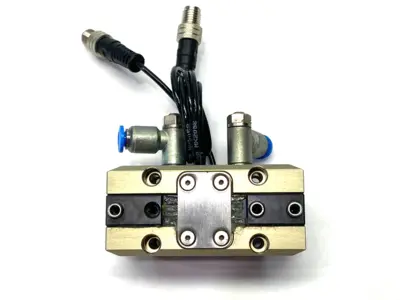 Used Schunk Pneumatic Universal Gripper, 4mm Stroke per Jaw, 371099 Robot Parts Michigan US | Maverick Industrial Sales #1414350