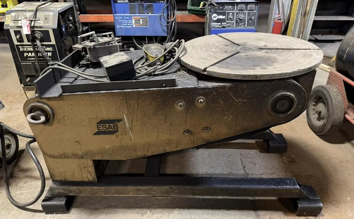 27.5" ESAB POWERED WELDING POSITIONER WITH ADJUSTABLE TILT. STOCK # 0545926
