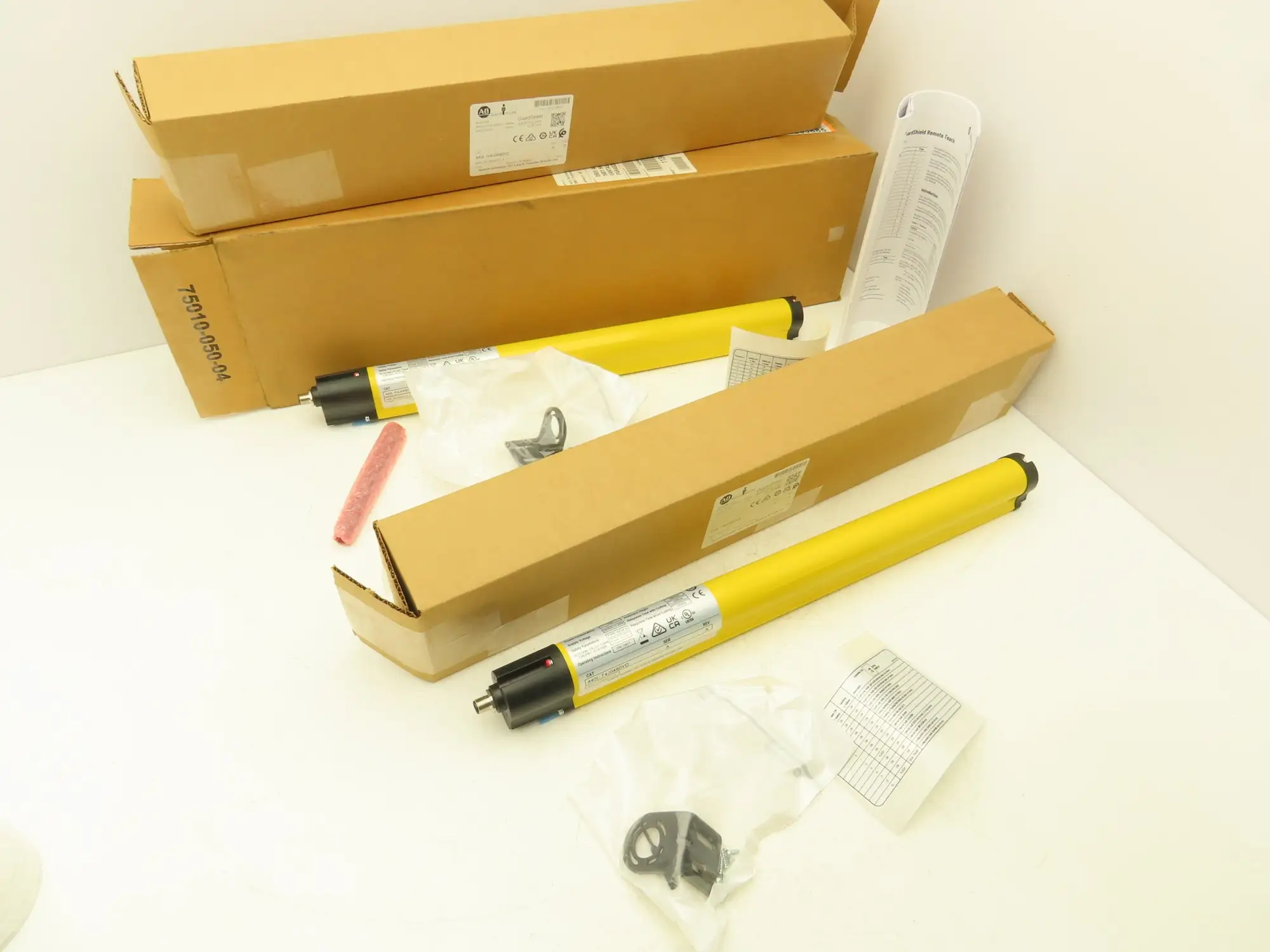 440L-P4J0480YD Guardshield Safety Light Curtain Transmitter/Receiver Set