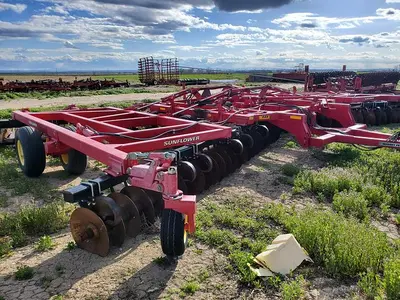 USED 2013 SUNFLOWER 1435