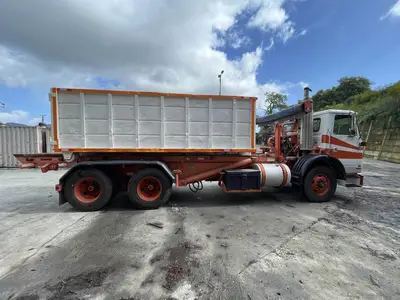 USED 2006 AUTOCAR XPEDITOR