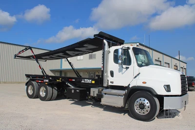New | in-Stock 2027 FREIGHTLINER 114SD PLUS Rolloff Trucks Texas US | Roll Off Truck World #1507657