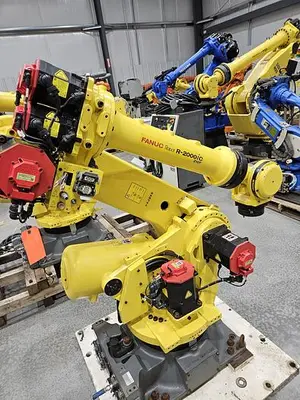 USED 2015 FANUC R-2000IC/210F