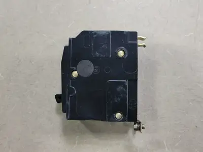 USED SQUARE D QOB220