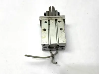 USED SMC PNEUMATIC PARALLEL GRIPPER 20MM BORE