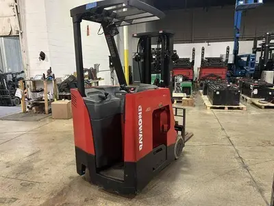Used RAYMOND 415C30TT 3-Wheel Stand up Electric Counterbalance Forklifts Illinois US | Somerset Equipment Sales #1546215
