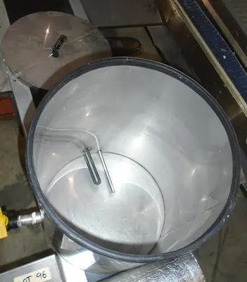 Used 20 Gallon Tank with Heating element & Heat Belt and spout