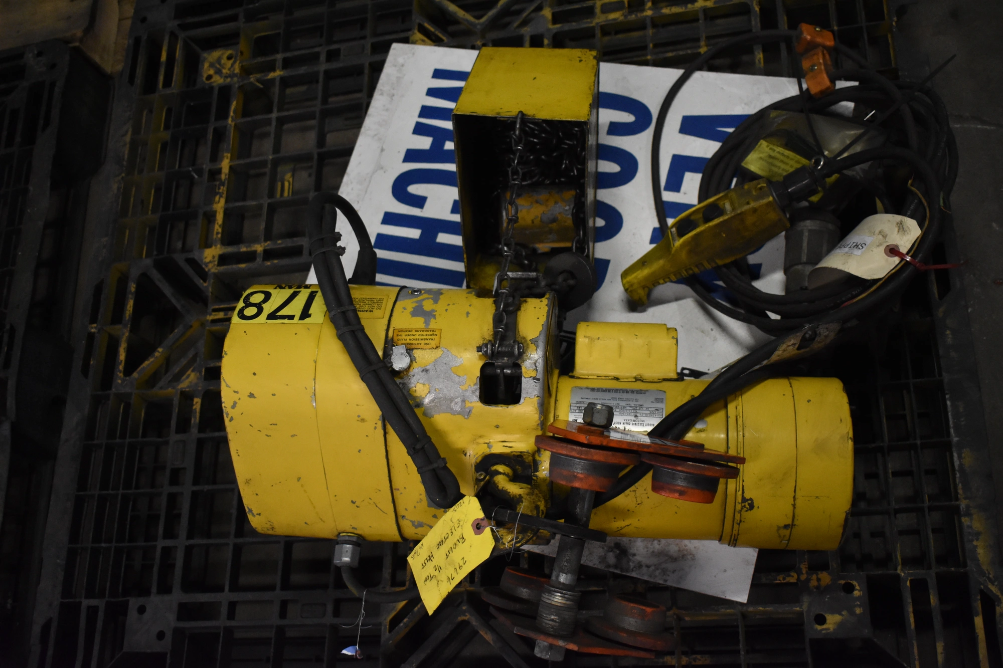 1/2 TON BUDGIT "116158-26" ELECTRIC CHAIN HOIST w/PENDANT & TROLLEY