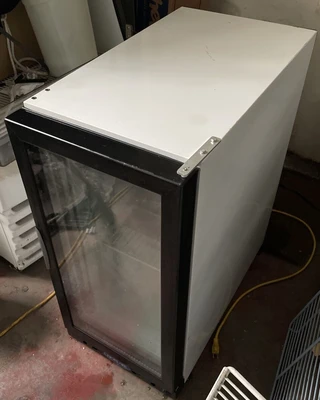 174-0063 Norlake NLCT55 Countertop Glass Door Commercial Self Contained Freezer
