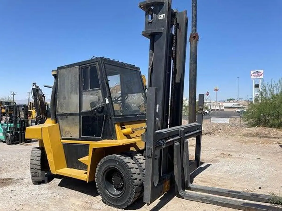 USED 2001 CAT DP70
