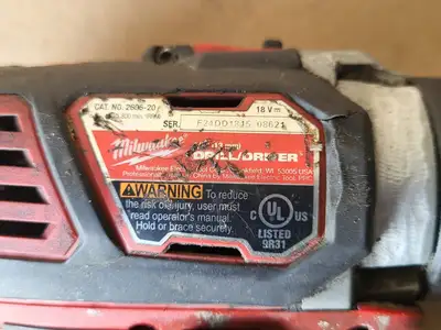 USED MILWAUKEE 2821-20