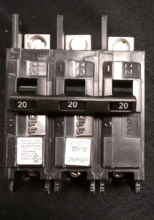 Used Siemens Siemens BQ3B020L 3 Pole 20A Circuit Breaker Circuit Breakers US | Infinity wholesale & Supply LLC #1305705