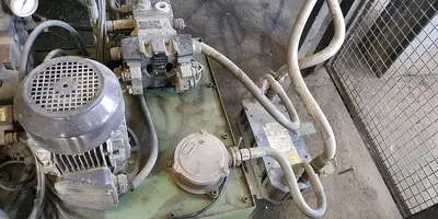 2018 guillotine with 4 bale capacity and automatic pusher