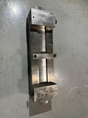 MACHINING CENTER VISE