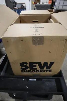 SEW EURODRIVE PHC21A-A040M1-E20A-00/S11 INVERTER BRAND NEW IN BOX STOCK H756