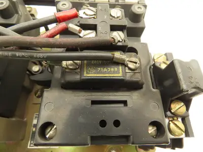 Allen Bradley 705-B0D46 NEMA Size 1 Reversing Motor Starter 3Ph 10HP 480V Coil
