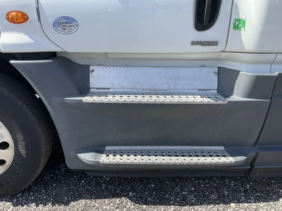 USED 2016 FREIGHTLINER CASDCADIA