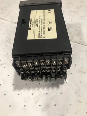Honeywell DC330BKE00020000000000 UDC3300 Universal Digital Temperature Controller