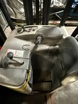 CROWN RC3020-30 Forklifts | ListingHippo (6)