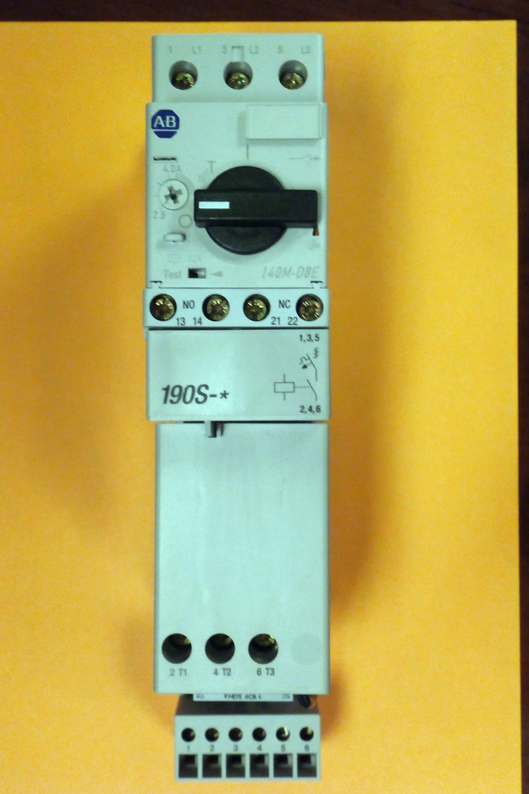 USED Allen-Bradley 140M-D8E-B40 SER B WITH 100-C09*10