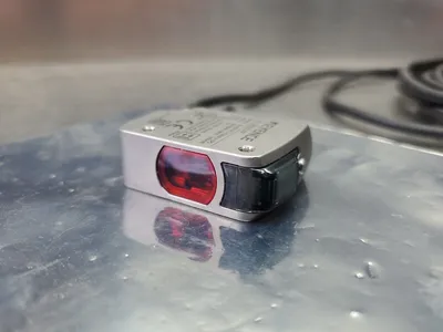 Keyence LR-ZB250AP 10-30VDC Laser Sensor. 5E-35/2