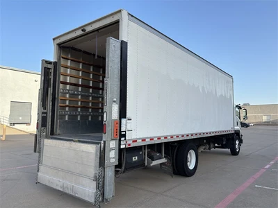 Used 2022 ISUZU "FTR" VAN BODY TRUCK - DIESEL (2022) Box trucks Texas US | MachineryMax #1488277