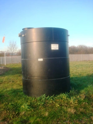 10,000L Vertical Black Polypropylene Enclosed Tank
