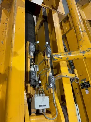 (4) 20 TON (160,000 LBS TOTAL) RAILWAY / NEUERO HEAVY DUTY MOBILE VERTICAL LIFT JACKS: YOBRO #23870