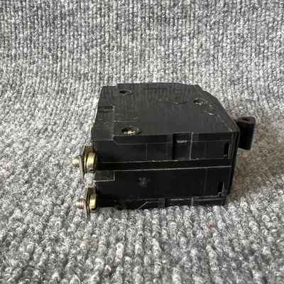 Used Square D Q0B220 Circuit Breakers California US | Davliegogo LLC #1729087