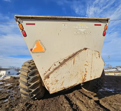 KUHN KNIGHT 8150 PRO TWIN SLINGER Manure Spreaders | Iron Listing (20)