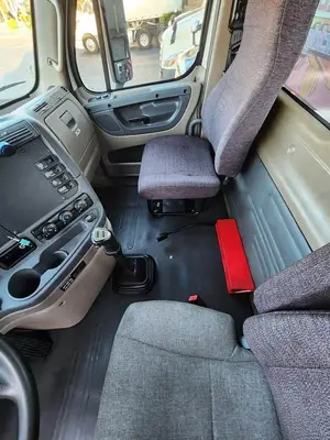 USED 2013 FREIGHTLINER CASCADIA 125