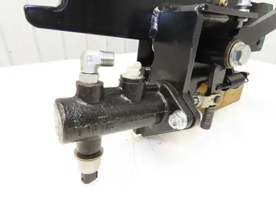 Hyster E80XN Forklift Brake Pedal & Master Cylinder & Bracket Assembly