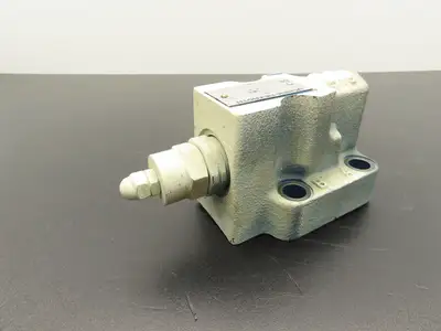 Uchida-Rexroth 10-2-40/200 Hydraulic Pressure Relief Valve L-67