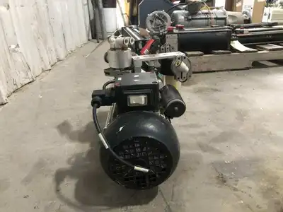 TRIVAC D10E Vacuum Pump 10M3/HR (44gpm)2×10-3 mbar (2.9PSI) 140041