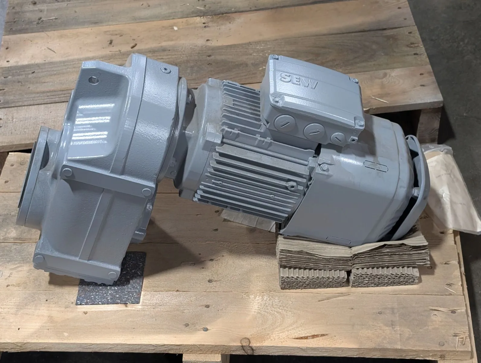 SEW Eurodrive FAZ67 DRN90S4/BE2/TF/C Geared Motor Assembly 1762/12 RPM New