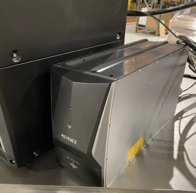USED KEYENCE KEYENCE MD-X1500C 3-AXIS LASER MARKER (MISSING KEY)