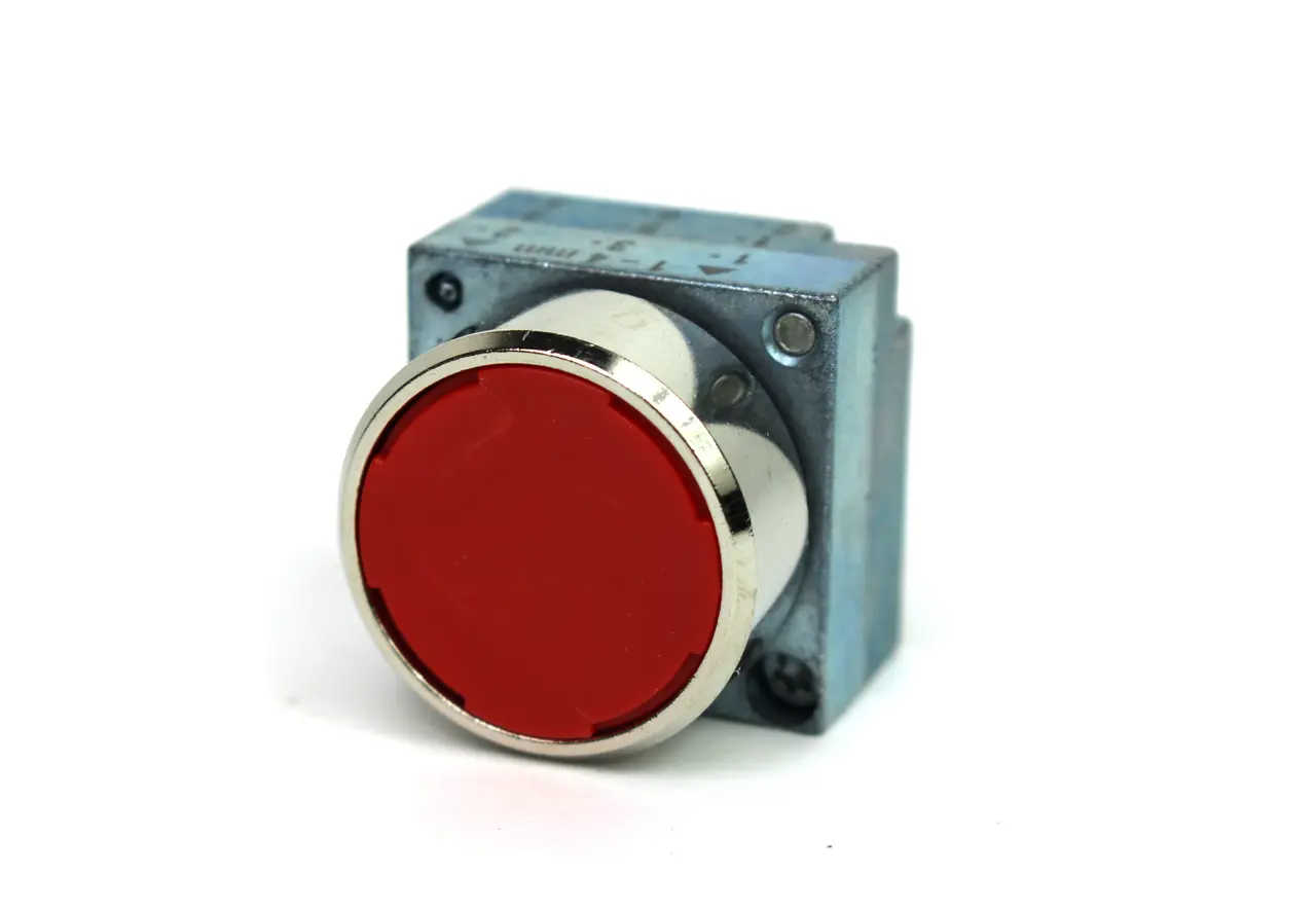 New | in-Stock SIEMENS 3SB3500-0AB61 Relays & Switches Kentucky US | Industrial Parts R Us Inc. #356846
