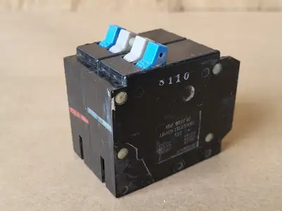 15 Amp 1 Pole, 40 Amp 2 Pole, 240 Volts Quad Tandem Circuit Breaker