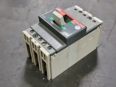 40 Amp, 3 Pole, 480-600Y/347 volts Circuit Breaker