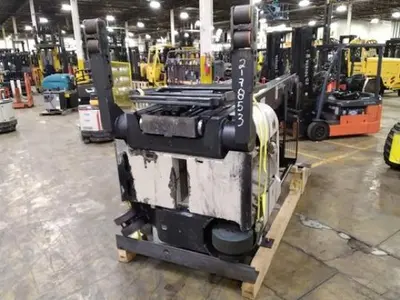 USED 2016 CROWN RR5795S-45