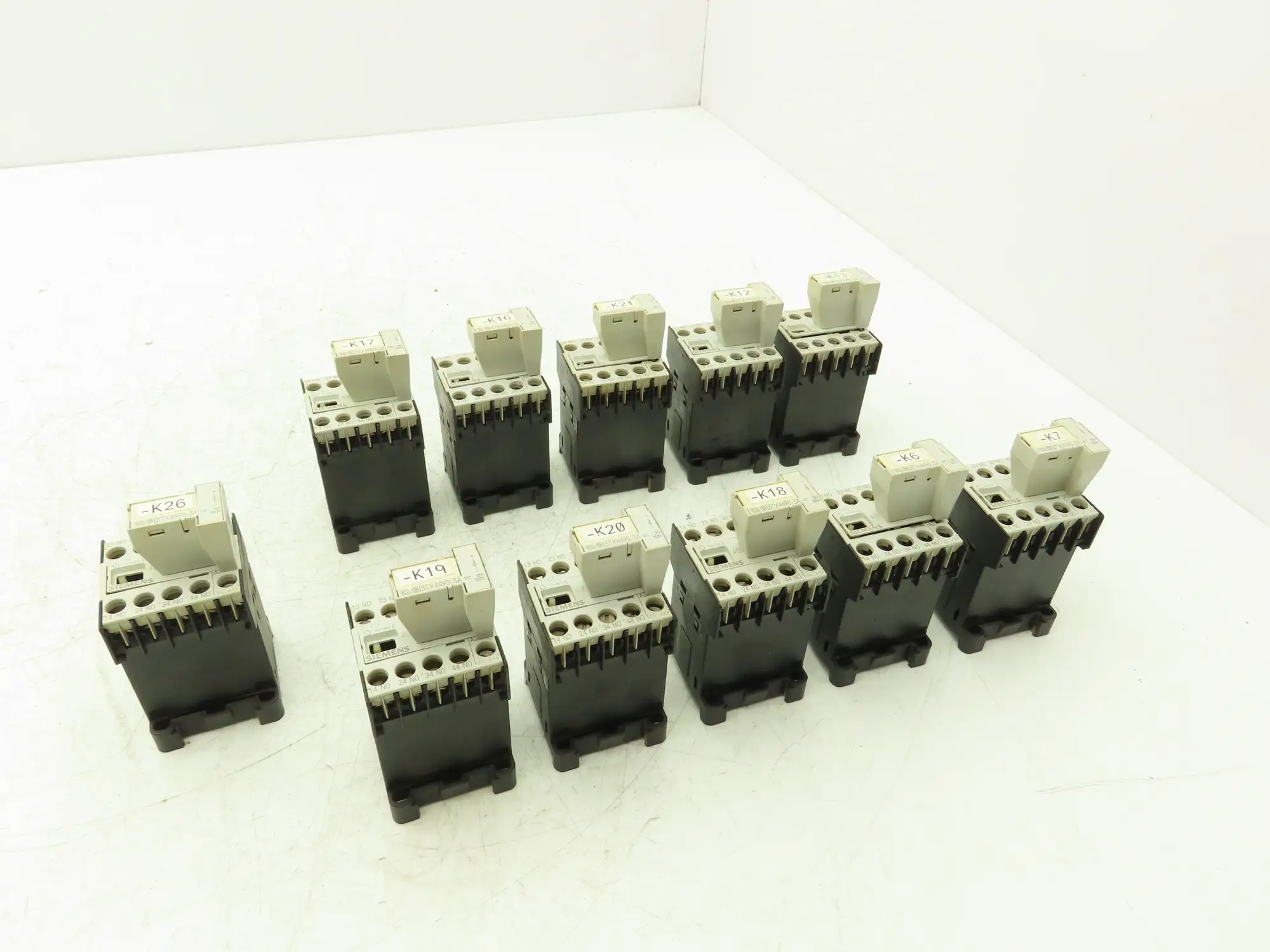 Siemens 3TH2040-0BB4 Contactor 4NO 1.5kW 10A Coil 24VDC Lot Of 11